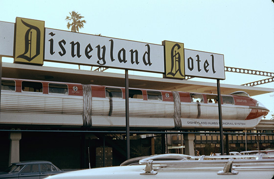 walle_disneyland_alweg_monorail_disneyland_hotel_1963